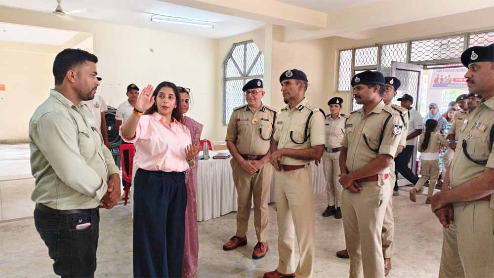 सामुदायिक सुरक्षा शिविरों में पुलिस अब सुरक्षा के साथ स्वास्थ्य, शिक्षा, रोजगार एवं कौशल विकास की भी बना रही है मजबूत आधारशिला सामुदायिक सुरक्षा शिविरों में पुलिस अब सुरक्षा के साथ स्वास्थ्य, शिक्षा, रोजगार एवं कौशल विकास की भी बना रही है मजबूत आधारशिला