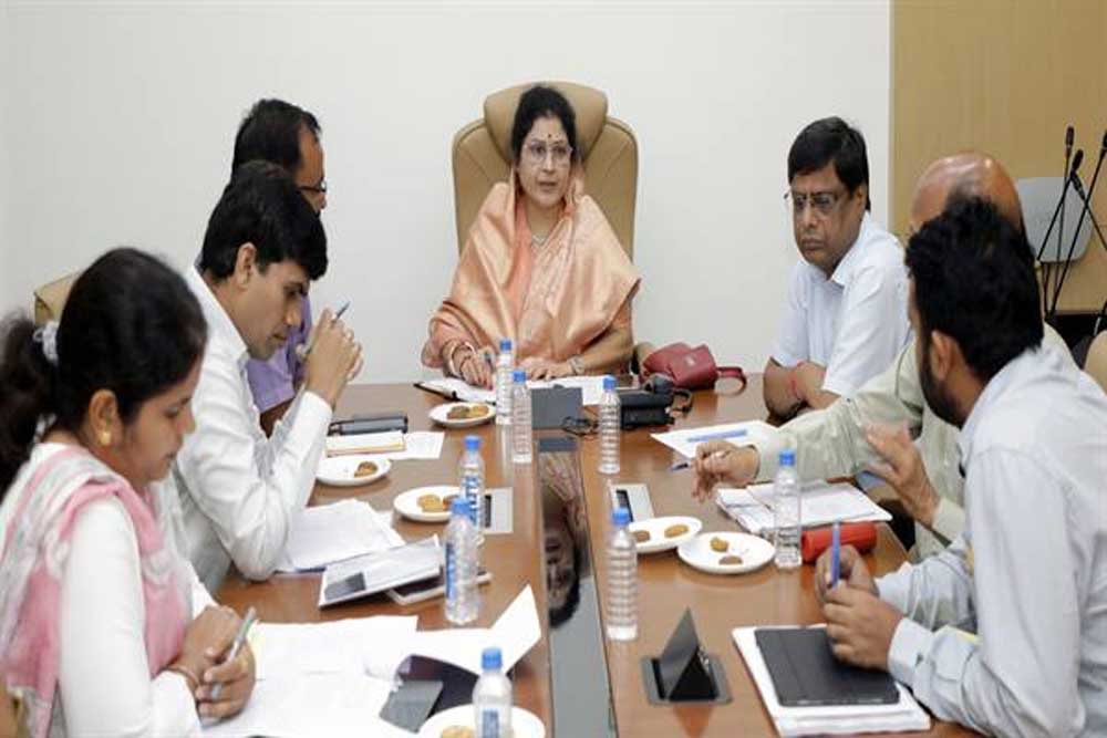 तय समय में पूर्ण करें कार्य, ढिलाई बर्दाश्त नहीं : राज्यमंत्री  गौर