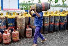 कमर्शियल सिलिंडर पर केंद्र का बड़ा फैसला, गैर-घरेलू पैक्ड LPG से हटे सभी प्रतिबंध