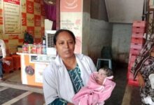 खरगोन में हैरान करने वाली घटना: सार्वजनिक शौचालय में महिला ने दिया बच्चे को जन्म