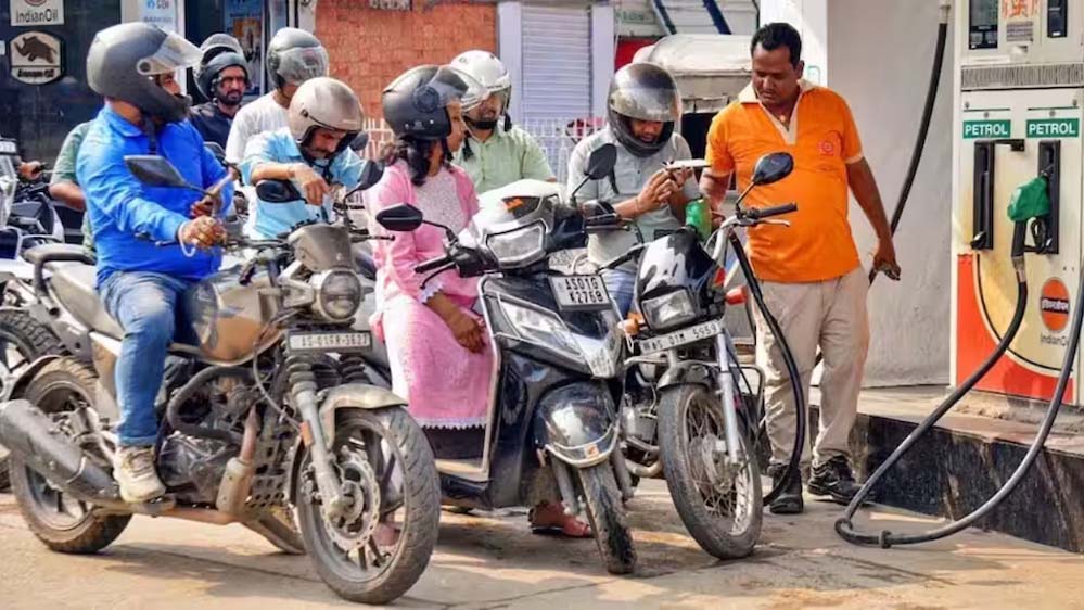 Petrol Diesel Price Today: US-ईरान डील के बाद भी नहीं मिली राहत, जानें 19 जून को आपके शहर में क्या हैं पेट्रोल-डीजल के दाम Petrol Diesel Price Today: US-ईरान डील के बाद भी नहीं मिली राहत, जानें 19 जून को आपके शहर में क्या हैं पेट्रोल-डीजल के दाम