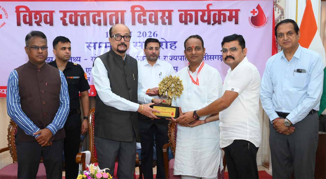रक्तदान सबसे बड़ा दान, इससे बड़ी कोई सेवा नहीं – राज्यपाल डेका रक्तदान सबसे बड़ा दान, इससे बड़ी कोई सेवा नहीं – राज्यपाल डेका