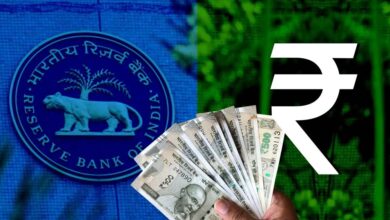 RBI के फैसले से रुपये को मिली ताकत, डॉलर 50 पैसे फिसला; जानिए आम लोगों पर क्या होगा असर RBI के फैसले से रुपये को मिली ताकत, डॉलर 50 पैसे फिसला; जानिए आम लोगों पर क्या होगा असर