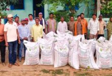 तिलहन उत्पादन बढ़ाने की दिशा में सशक्त पहल, कोटमीकला के किसानों को मिला उन्नत मूंगफली बीज