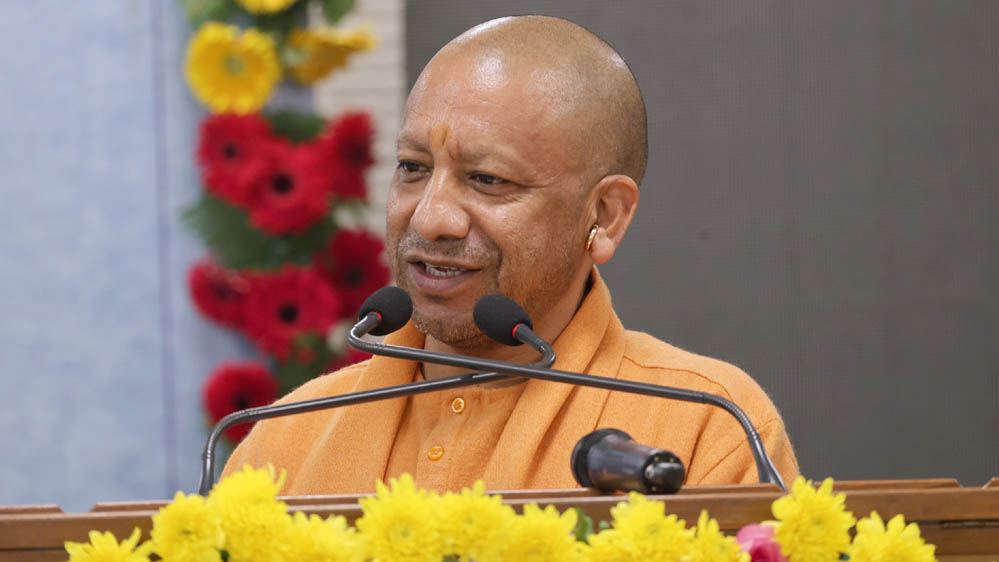 यूपी सिपाही भर्ती अभ्यर्थियों को बड़ी राहत, बस किराए में छूट देने का सीएम योगी का आदेश