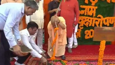 गोरखपुर से सीएम योगी ने 35 करोड़ पौधरोपण महायज्ञ का शुभारंभ किया आज। गोरखपुर से सीएम योगी ने 35 करोड़ पौधरोपण महायज्ञ का शुभारंभ किया आज।