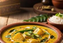 डिनर में बनाएं यूपी के फेमस खट्टे आलू, स्वाद ऐसा भूलेंगे नहीं