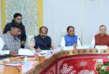 मानसून सत्र से पहले सौजन्य मुलाकात: मुख्यमंत्री विष्णु देव साय ने विधानसभा अध्यक्ष डॉ. रमन सिंह का किया अभिनंदन