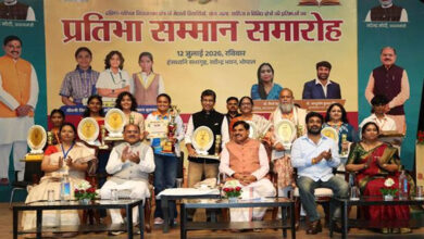 मुख्यमंत्री डॉ. यादव बोले: बुद्धिमत्ता के बलबूते युवा विश्व में बना सकते हैं अपनी पहचान, 591 प्रतिभाओं का सम्मान मुख्यमंत्री डॉ. यादव बोले: बुद्धिमत्ता के बलबूते युवा विश्व में बना सकते हैं अपनी पहचान, 591 प्रतिभाओं का सम्मान