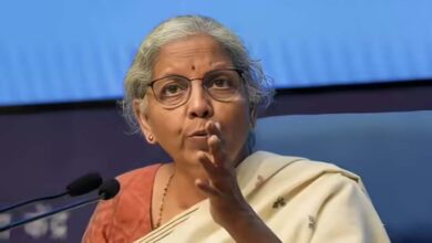 निर्मला सीतारमण की IT अधिकारियों को नसीहत, बोलीं- जनता को न भटकाएं