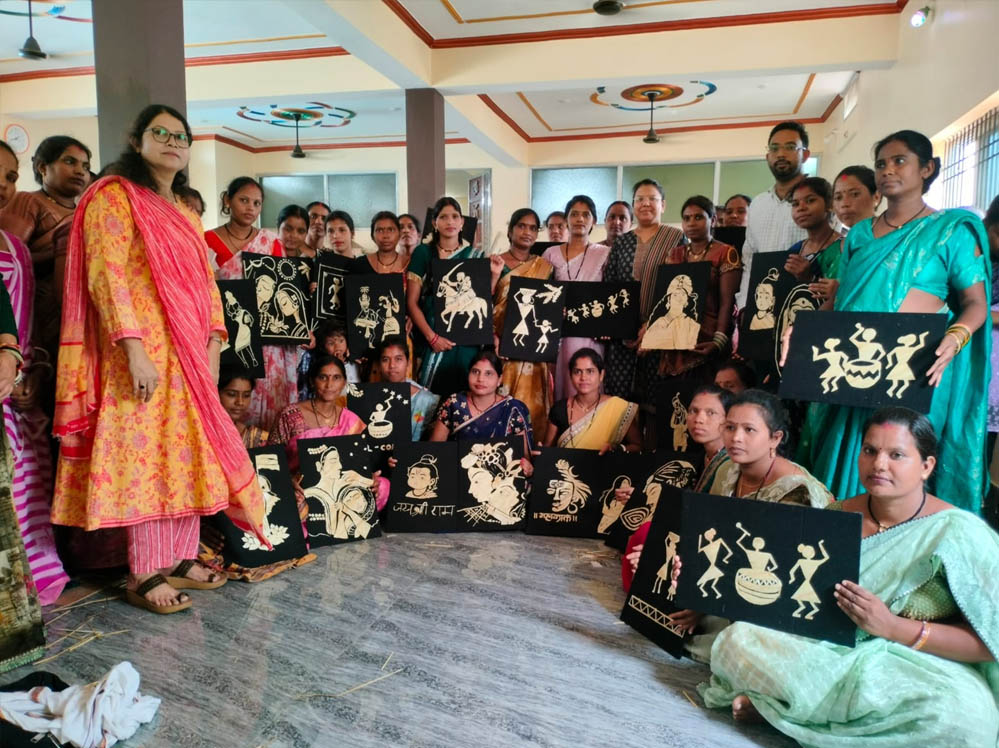 बलौदाबाजार में समूह की 40 महिलाओं को मिला धान और पैरा आर्ट का प्रशिक्षण बलौदाबाजार में समूह की 40 महिलाओं को मिला धान और पैरा आर्ट का प्रशिक्षण