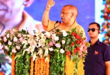 आगरा में सीएम योगी का सख्त रुख, खराब सड़कों पर एफआईआर के निर्देश