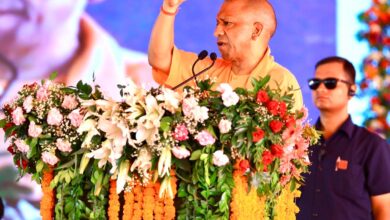आगरा में सीएम योगी का सख्त रुख, खराब सड़कों पर एफआईआर के निर्देश आगरा में सीएम योगी का सख्त रुख, खराब सड़कों पर एफआईआर के निर्देश
