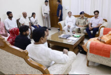 दलित छात्रा ललिता गौतम के परिजनों से मिले मुख्यमंत्री, घटना पर जताया दुःख, कहा दोषी बचेंगे नहीं