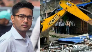 अभिषेक बनर्जी के कथित अवैध दफ्तर पर चला बुलडोजर, तीन JCB से ढहाई जा रही पांच मंजिला इमारत अभिषेक बनर्जी के कथित अवैध दफ्तर पर चला बुलडोजर, तीन JCB से ढहाई जा रही पांच मंजिला इमारत