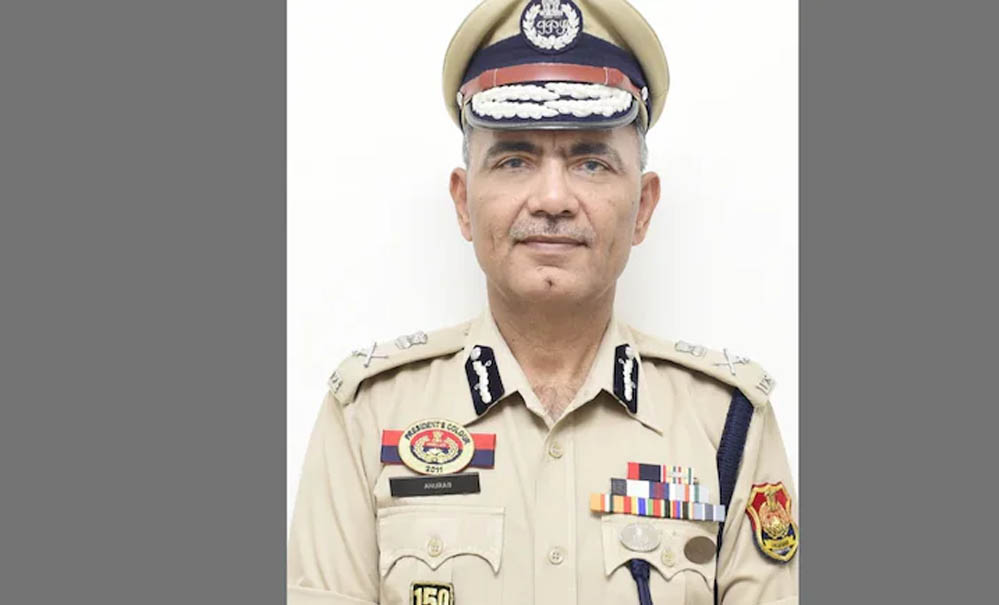 त्रिपुरा के DGP अनुराग धनखड़ पुलिस मुख्यालय में मृत मिले, सुसाइड की आशंका से मचा हड़कंप त्रिपुरा के DGP अनुराग धनखड़ पुलिस मुख्यालय में मृत मिले, सुसाइड की आशंका से मचा हड़कंप