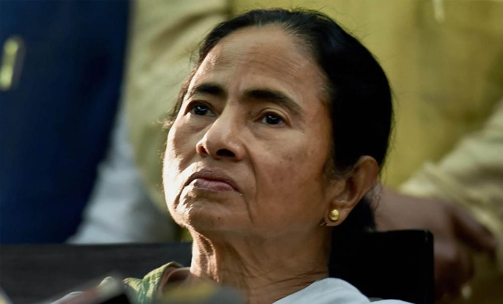 मता बनर्जी को बड़ा झटका, TMC के 3 बैंक खाते फ्रीज, जेट-हेलीकॉप्टर खरीद मामले से जुड़ा विवाद मता बनर्जी को बड़ा झटका, TMC के 3 बैंक खाते फ्रीज, जेट-हेलीकॉप्टर खरीद मामले से जुड़ा विवाद