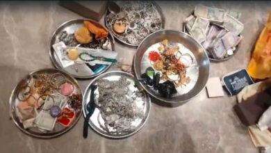 इंदौर में बिजली कंपनी के इंजीनियर की 258% काली कमाई का खुलासा, बेटे-बहू और दामाद के नाम मिली करोड़ों की संपत्ति इंदौर में बिजली कंपनी के इंजीनियर की 258% काली कमाई का खुलासा, बेटे-बहू और दामाद के नाम मिली करोड़ों की संपत्ति
