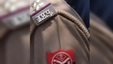 स्थानांतरण के बाद भी नहीं हुई रवानगी,वाराणसी पुलिस में उठने लगे सवाल स्थानांतरण के बाद भी नहीं हुई रवानगी,वाराणसी पुलिस में उठने लगे सवाल