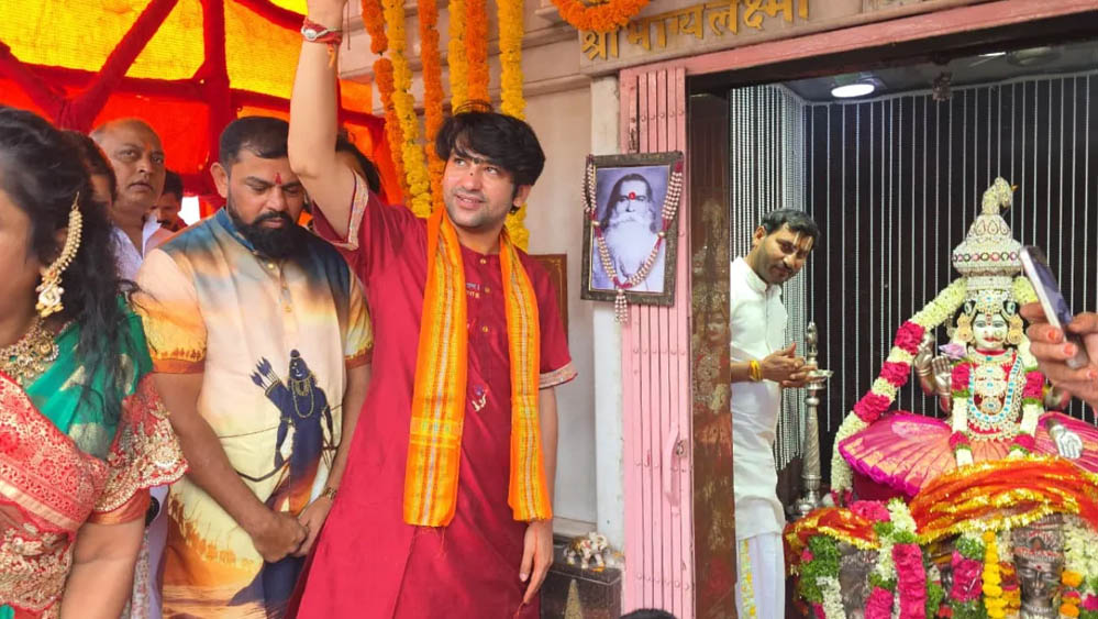 चारमीनार पहुंचे धीरेंद्र शास्त्री, भाग्यलक्ष्मी मंदिर में बोले- राम मंदिर की तर्ज पर हो निर्माण चारमीनार पहुंचे धीरेंद्र शास्त्री, भाग्यलक्ष्मी मंदिर में बोले- राम मंदिर की तर्ज पर हो निर्माण