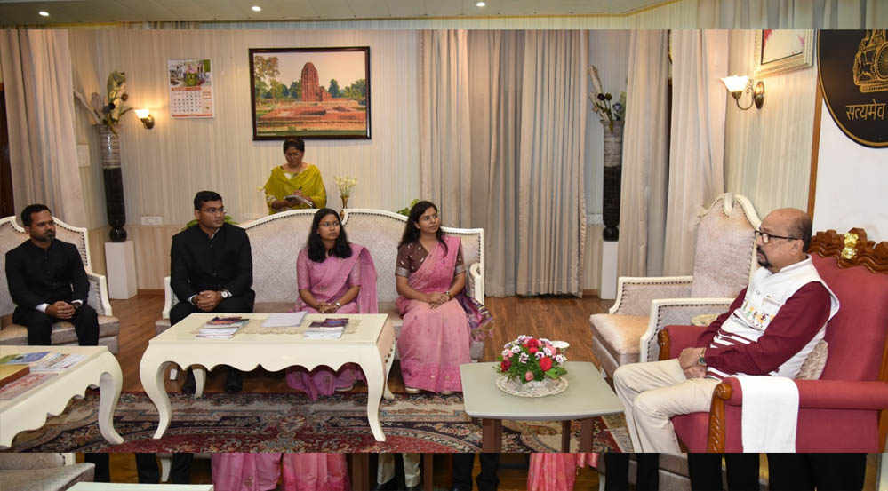 राज्यपाल से मिले प्रशिक्षु डिप्टी कलेक्टर, डेका बोले- सेवा भाव और संवेदनशीलता से निभाएं जिम्मेदारी राज्यपाल से मिले प्रशिक्षु डिप्टी कलेक्टर, डेका बोले- सेवा भाव और संवेदनशीलता से निभाएं जिम्मेदारी