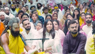 गुरु पूर्णिमा से पहले विराट-अनुष्का पहुंचे वृंदावन, संत प्रेमानंद महाराज से लिया आशीर्वाद गुरु पूर्णिमा से पहले विराट-अनुष्का पहुंचे वृंदावन, संत प्रेमानंद महाराज से लिया आशीर्वाद