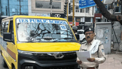 भोपाल में स्कूल बसों पर ट्रैफिक पुलिस की सख्ती, 600 से ज्यादा बसों की जांच में 40 पर कार्रवाई भोपाल में स्कूल बसों पर ट्रैफिक पुलिस की सख्ती, 600 से ज्यादा बसों की जांच में 40 पर कार्रवाई