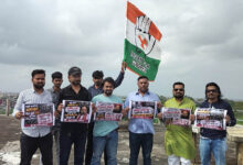 भोपाल में पानी की टंकी पर चढ़े युवा कांग्रेस कार्यकर्ता, मांगा अमित शाह का इस्तीफा