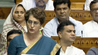 संसद में प्रियंका गांधी के बयान पर बवाल, स्पीकर ने रिकॉर्ड से हटवाए शब्द; एंटी पेपर लीक बिल पर सरकार को घेरा संसद में प्रियंका गांधी के बयान पर बवाल, स्पीकर ने रिकॉर्ड से हटवाए शब्द; एंटी पेपर लीक बिल पर सरकार को घेरा
