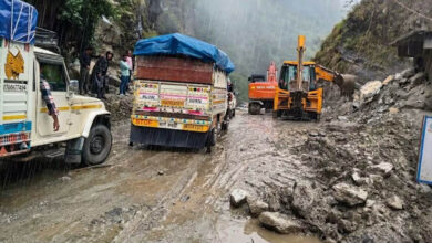 Uttarakhand Weather: उत्तराखंड में मूसलाधार बारिश से हालात बेकाबू, फ्लैश फ्लड का अलर्ट; कई जिलों में स्कूल बंद Uttarakhand Weather: उत्तराखंड में मूसलाधार बारिश से हालात बेकाबू, फ्लैश फ्लड का अलर्ट; कई जिलों में स्कूल बंद