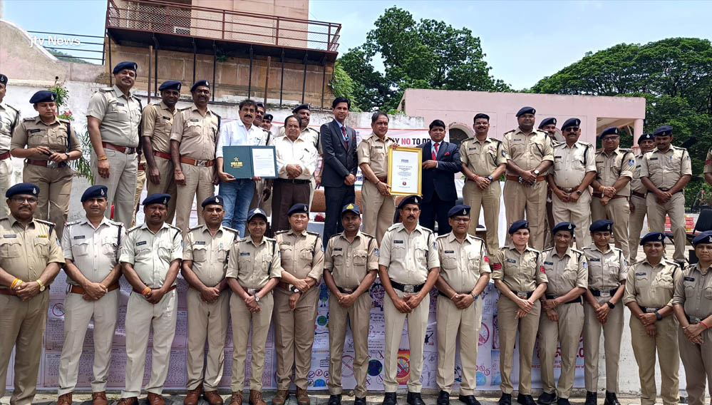 नशे से दूरी है जरूरी 2.0 अभियान बना मिसाल, बड़वानी पुलिस का नाम वर्ल्ड बुक ऑफ रिकॉर्ड्स में दर्ज नशे से दूरी है जरूरी 2.0 अभियान बना मिसाल, बड़वानी पुलिस का नाम वर्ल्ड बुक ऑफ रिकॉर्ड्स में दर्ज