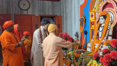 गुरु पूर्णिमा महोत्सव : सीएम योगी ने किया महायोगी गोरखनाथ का विशिष्ट पूजन गुरु पूर्णिमा महोत्सव : सीएम योगी ने किया महायोगी गोरखनाथ का विशिष्ट पूजन