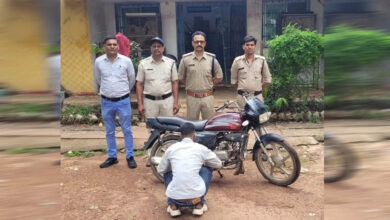 चोरी की बाइक को छुपाने के लिए बदल डाला रंग, चोरी की बाइक सहित पकड़ा गया शातिर चोर, बिलहरी पुलिस को मिली सफलता