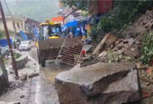 चारधाम यात्रा पर बारिश का कहर, नदियां उफान पर; बदरीनाथ नेशनल हाईवे बंद, यात्रियों की बढ़ी मुश्किलें