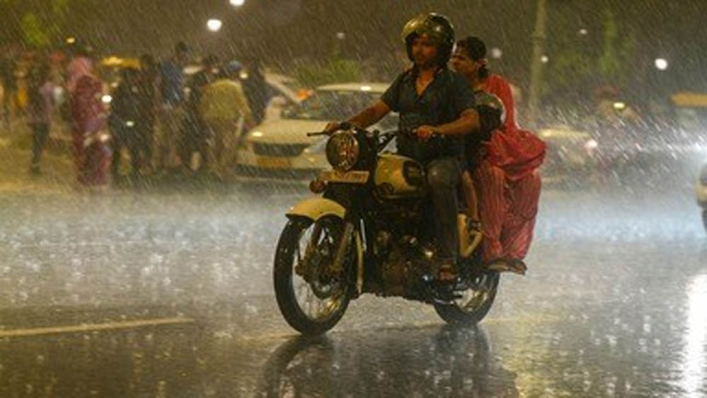 MP Weather: 13 जिलों में भारी बारिश का अलर्ट, आज उज्जैन और ग्वालियर-चंबल पहुंचेगा मानसून MP Weather: 13 जिलों में भारी बारिश का अलर्ट, आज उज्जैन और ग्वालियर-चंबल पहुंचेगा मानसून