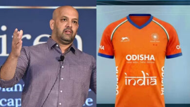 भारतीय हॉकी टीम की ‘भगवा’ जर्सी पर छिड़ा विवाद, पूर्व कप्तान ने Hockey India से पूछे तीखे सवाल भारतीय हॉकी टीम की ‘भगवा’ जर्सी पर छिड़ा विवाद, पूर्व कप्तान ने Hockey India से पूछे तीखे सवाल
