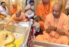 मुख्यमंत्री योगी ने श्रावण मास के प्रथम दिन बाबा विश्वनाथ और काल भैरव मंदिर जाकर किया दर्शन-पूजन