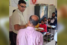नवागत कलेक्टर रत्नाकर झा ने विद्यालयों एवं छात्रावास का किया निरीक्षण