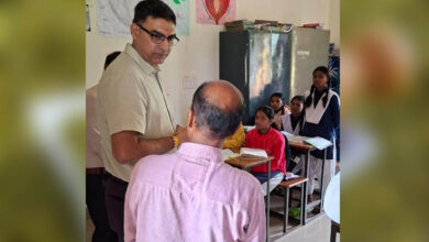 नवागत कलेक्टर रत्नाकर झा ने विद्यालयों एवं छात्रावास का किया निरीक्षण