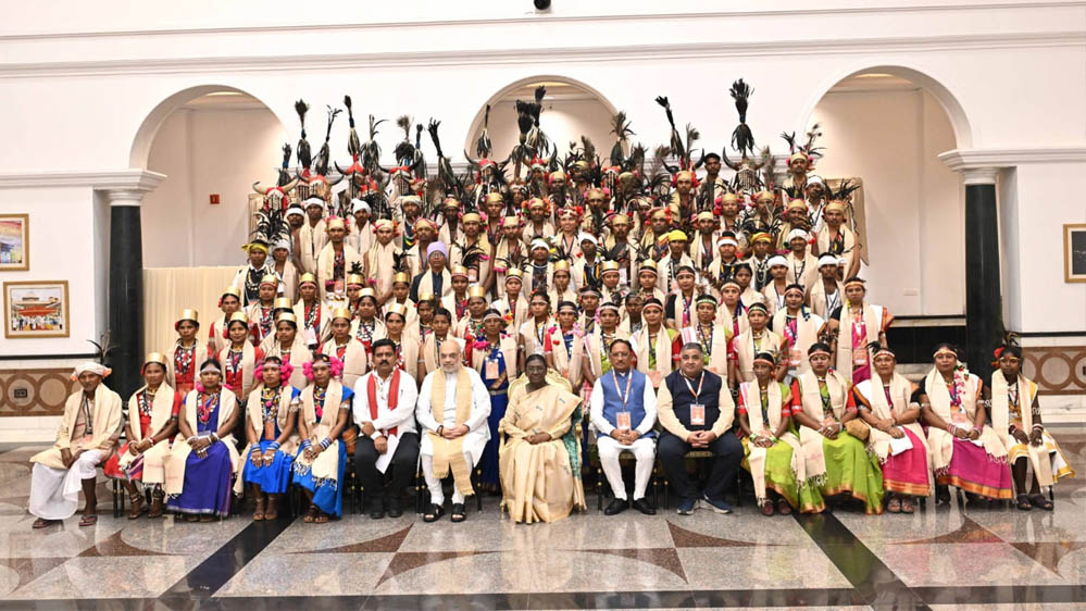 राष्ट्रपति भवन के विशेष अतिथि बने बस्तर के मांझी-चालकी : बस्तर पंडुम-2026 के विजेताओं और जनजातीय प्रतिनिधियों का हुआ विशेष सम्मान राष्ट्रपति भवन के विशेष अतिथि बने बस्तर के मांझी-चालकी : बस्तर पंडुम-2026 के विजेताओं और जनजातीय प्रतिनिधियों का हुआ विशेष सम्मान