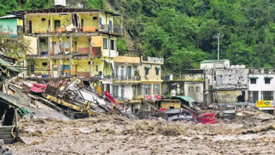उत्तराखंड में बारिश का कहर, चेतावनी निशान पर पहुंची गंगा; बदरीनाथ हाईवे पर भूस्खलन से संकट उत्तराखंड में बारिश का कहर, चेतावनी निशान पर पहुंची गंगा; बदरीनाथ हाईवे पर भूस्खलन से संकट