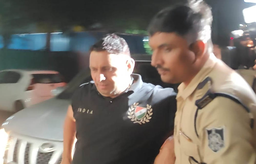 जीतू पटवारी के भाई नाना की बढ़ीं मुश्किलें, अब 11 लाख की धोखाधड़ी का नया आरोप जीतू पटवारी के भाई नाना की बढ़ीं मुश्किलें, अब 11 लाख की धोखाधड़ी का नया आरोप