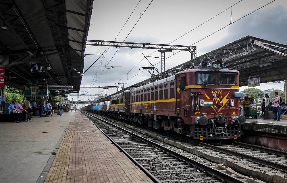 रेल यात्रियों के लिए बड़ी खुशखबरी! भोपाल रेलवे स्टेशन का यार्ड होगा अपग्रेड, ट्रेनों की आवाजाही होगी तेज रेल यात्रियों के लिए बड़ी खुशखबरी! भोपाल रेलवे स्टेशन का यार्ड होगा अपग्रेड, ट्रेनों की आवाजाही होगी तेज