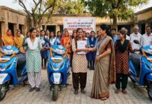 यूपी में गरीब छात्राओं को 75 प्रतिशत अंकों पर भी मिलेगी रानी लक्ष्मीबाई स्कूटी