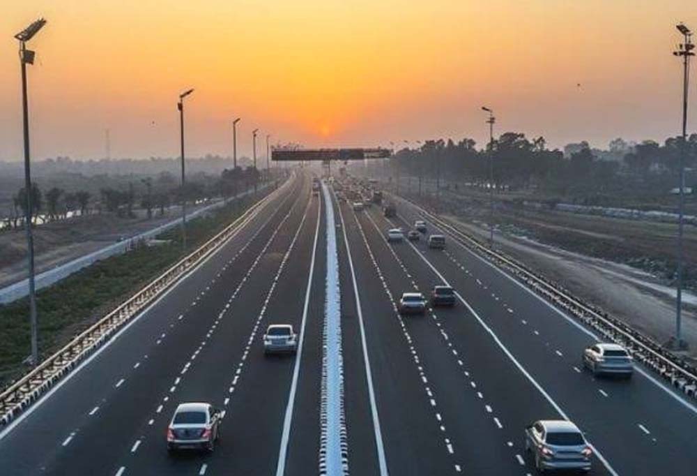 लखनऊ-कानपुर एक्सप्रेसवे तैयार, 30 मिनट में पूरा होगा दोनों शहरों का सफर लखनऊ-कानपुर एक्सप्रेसवे तैयार, 30 मिनट में पूरा होगा दोनों शहरों का सफर
