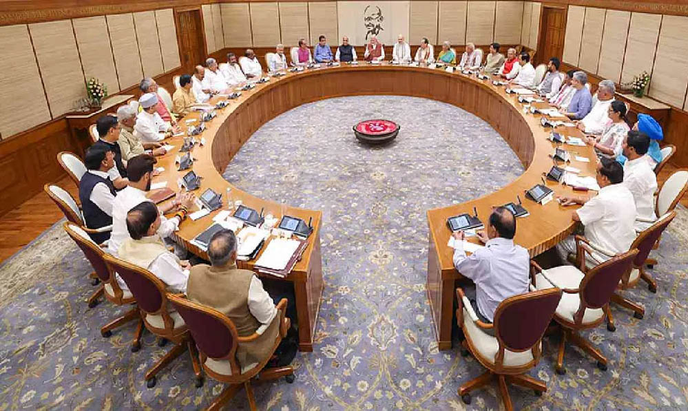 Modi Cabinet Reshuffle: कैबिनेट विस्तार में नौकरशाहों की एंट्री की चर्चा, मिल सकती है बड़ी जिम्मेदारी