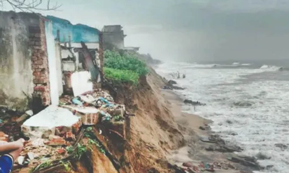 ओडिशा में समुद्र का बढ़ता कहर: गंजाम का तट कटाव की चपेट में, 17 गांवों पर मंडराया संकट