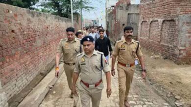 मथुरा बना साइबर ठगों का अड्डा, पुलिस की छापेमारी में 40 शातिर गिरफ्तार मथुरा बना साइबर ठगों का अड्डा, पुलिस की छापेमारी में 40 शातिर गिरफ्तार