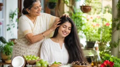 दादी-नानी के देसी नुस्खे, बालों को बनाएंगे मजबूत, घने और चमकदार