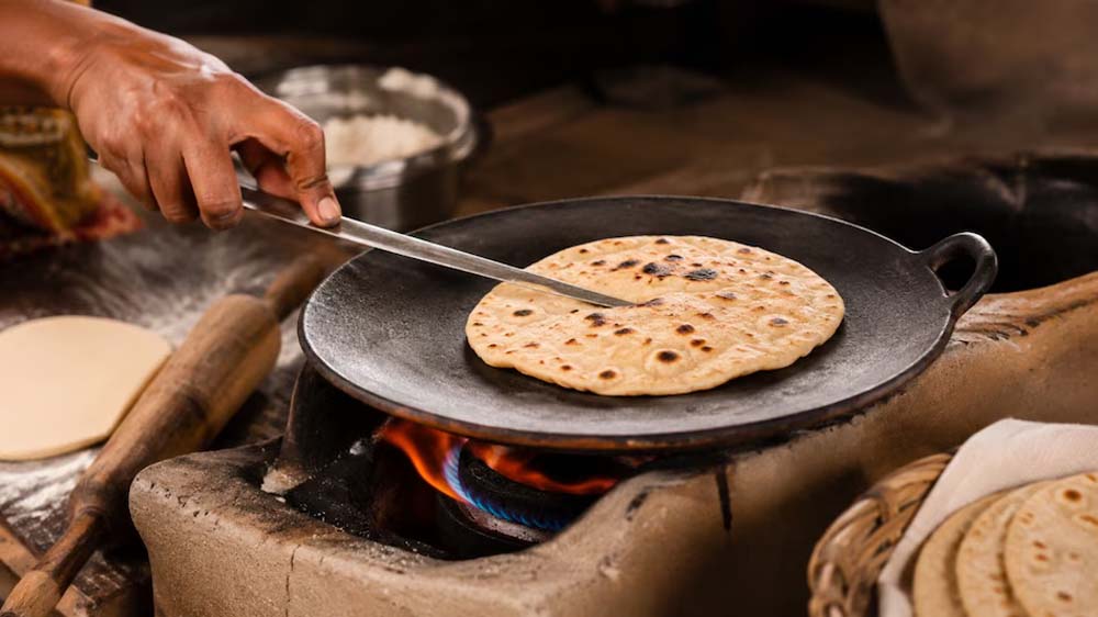 रोटी बनाते समय रखें ये वास्तु नियम, घर में आएगी सुख-समृद्धि रोटी बनाते समय रखें ये वास्तु नियम, घर में आएगी सुख-समृद्धि